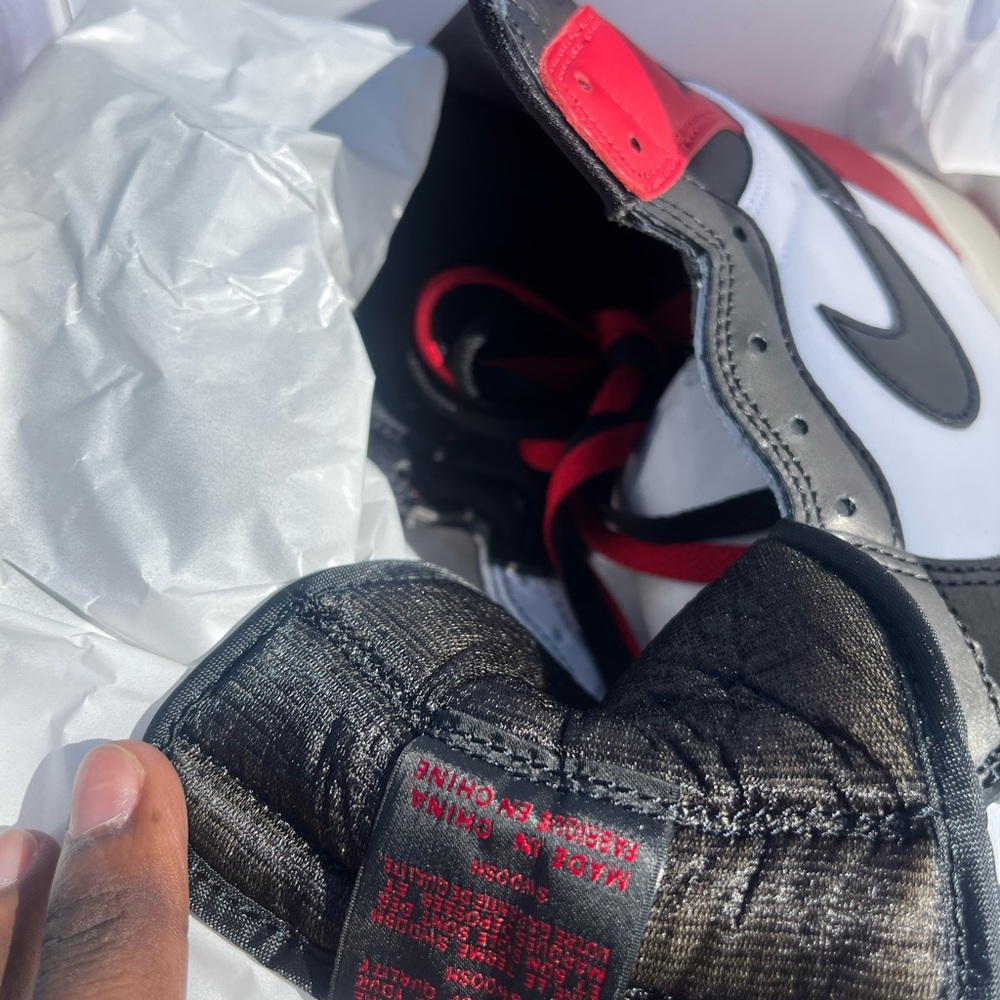 Jordan 1 High OG - Picture 2 of 4